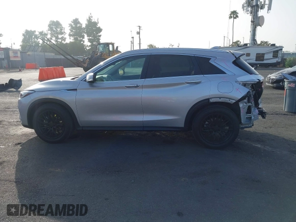 2020 Infiniti QX50 Luxe z VIN 3PCAJ5M10LF103880, wystawiony jako IAAI lot #41233450 z przebiegiem 40 247 mil mil oraz . Historia ofert i sprzedaży dostępna na DreamBid. Obrazek 14.