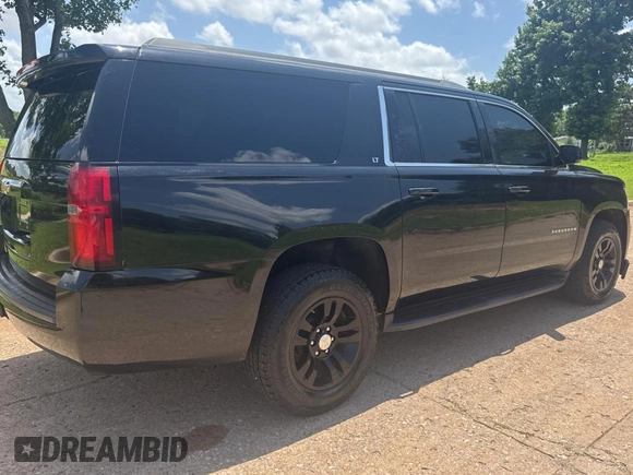 2017 Chevrolet Suburban LT z VIN 1GNSKHKC4HR207031, wystawiony jako Copart lot #62150635 z przebiegiem 209 342 mil mil oraz Czysty tytuł • Clean title. Historia ofert i sprzedaży dostępna na DreamBid. Obrazek 4.