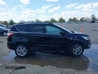 2018 Ford Escape SE z VIN 1FMCU9GD1JUD48846, wystawiony jako IAAI lot #42112952 z przebiegiem 117 580 mil mil oraz . Historia ofert i sprzedaży dostępna na DreamBid. Obrazek 13.