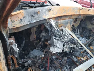 2002 Jeep Grand Cherokee z VIN 1J8GW38S72C159886, wystawiony jako Copart lot #77765704 z przebiegiem Nie podano mil oraz Szkoda całkowita • Salvage title. Historia ofert i sprzedaży dostępna na DreamBid. Obrazek 9.