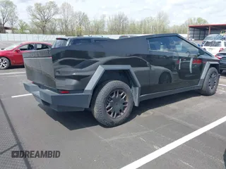 2024 Tesla Cybertruck z VIN 7G2CEHED8RA019428, wystawiony jako IAAI lot #41918480 z przebiegiem 22 762 mil mil oraz . Historia ofert i sprzedaży dostępna na DreamBid. Obrazek 4.