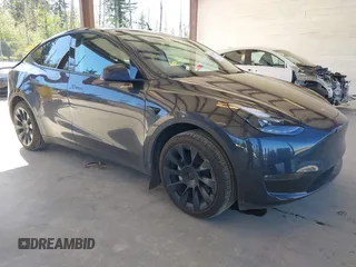 2024 Tesla Model Y Long Range z VIN 7SAYGAEE8RF088791, wystawiony jako IAAI lot #42185399 z przebiegiem 15 339 mil mil oraz . Historia ofert i sprzedaży dostępna na DreamBid. Obrazek 1.