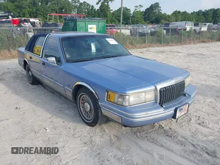 1994 Lincoln Town Car Executive with VIN 1LNLM81W5RY745596, listed as a IAAI auction lot 42548865 with 380,567 mi miles and . Bid and sale history available at DreamBid. Image 1.