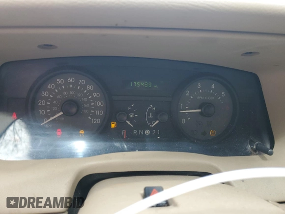 2008 Mercury Grand Marquis GS with VIN 2MEFM74V58X618701, listed as a Copart auction lot 40130954 with 175,433 mi miles and Salvage Title. Bid and sale history available at DreamBid. Image 9.