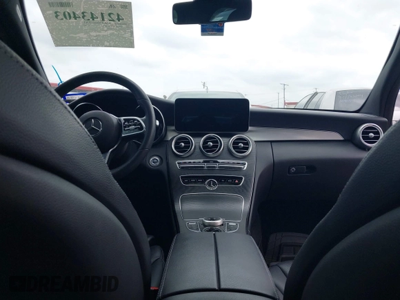 2019 Mercedes-Benz C 300 z VIN 55SWF8DB0KU307061, wystawiony jako IAAI lot #42143403 z przebiegiem Nie podano mil oraz . Historia ofert i sprzedaży dostępna na DreamBid. Obrazek 17.