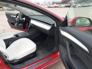 2023 Tesla Model 3 z VIN 5YJ3E1EA4PF384642, wystawiony jako IAAI lot #41496074 z przebiegiem 10 860 mil mil oraz . Historia ofert i sprzedaży dostępna na DreamBid. Obrazek 5.