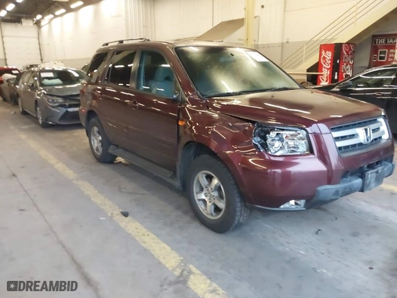 2008 Honda Pilot EX with VIN 5FNYF18458B031305, listed as a IAAI auction lot 41732685 with 204,556 mi miles. Bid and sale history available at carsss.com. Image 1.