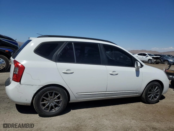2008 Kia Rondo LX with VIN KNAFG525787175339, listed as a Copart auction lot 67973964 with 177,908 mi miles and Salvage Title. Bid and sale history available at carsss.com. Image 3.