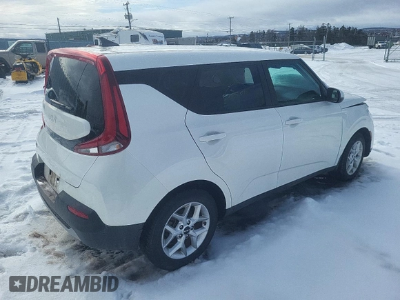 2022 Kia Soul EX with VIN KNDJ33AU2N7173869, listed as a Copart auction lot 42725485 with 80,210 mi miles and Salvage Title. Bid and sale history available at carsss.com. Image 3.