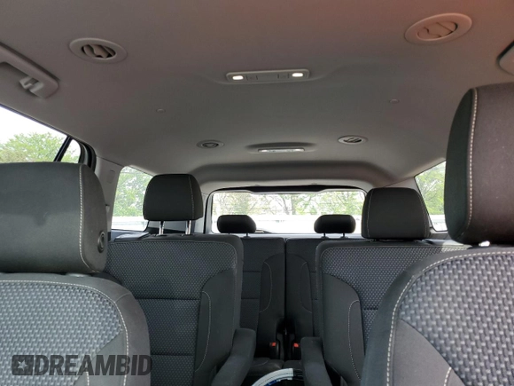 2020 GMC Acadia SLE z VIN 1GKKNRLS0LZ165157, wystawiony jako Copart lot #56304885 z przebiegiem 39 233 mil mil oraz Szkoda całkowita • Salvage title. Historia ofert i sprzedaży dostępna na DreamBid. Obrazek 10.