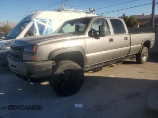 2006 Chevrolet Silverado 3500 SRW LT with VIN 1GCHK33296F137200, listed as a Copart auction lot 88959915 with 302,668 mi miles and Salvage Title. Bid and sale history available at carsss.com. Image 1.