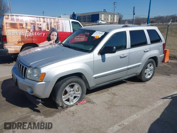 2007 Jeep Grand Cherokee Laredo z VIN 1J8GR48K67C543257, wystawiony jako IAAI lot #41733644 z przebiegiem 201 936 mil mil oraz . Historia ofert i sprzedaży dostępna na DreamBid. Obrazek 18.