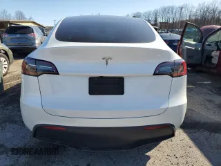 2024 Tesla Model Y with VIN 7SAYGDED9RF094494, listed as a Copart auction lot 50298115 with 7,858 mi miles and Salvage Title. Bid and sale history available at DreamBid. Image 6.