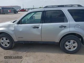 2008 Ford Escape XLT with VIN 1FMCU93188KD05798, listed as a IAAI auction lot 42497044 with 215,954 mi miles and . Bid and sale history available at DreamBid. Image 14.