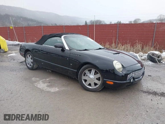 2003 Ford Thunderbird Deluxe z VIN 1FAHP60A53Y102920, wystawiony jako IAAI lot #41228106 z przebiegiem 90 854 mil mil oraz . Historia ofert i sprzedaży dostępna na DreamBid. Obrazek 1.