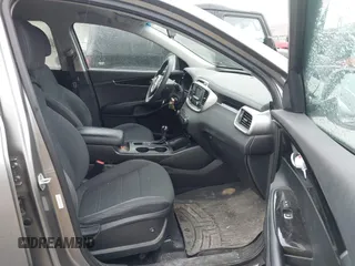 2017 Kia Sorento LX с VIN 5XYPGDA31HG270824, выставлен на аукционе IAAI как лот 42344131 с пробегом 195 128 миль миль и . История ставок и продаж доступна на DreamBid. Изображение 5.