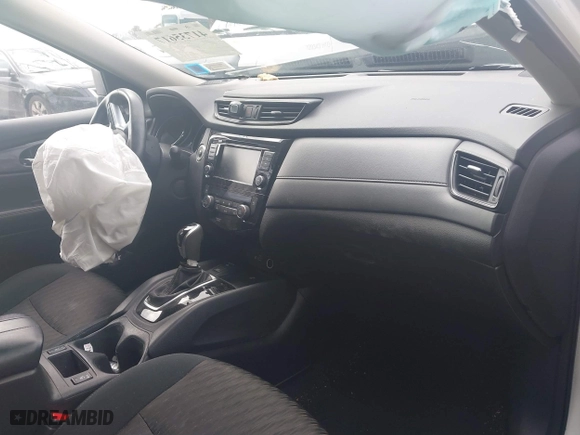 2019 Nissan Rogue SL with VIN 5N1AT2MT8KC817404, listed as a IAAI auction lot 41735617 with 50,940 mi miles. Bid and sale history available at carsss.com. Image 5.