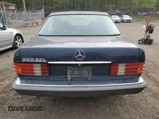 1988 Mercedes-Benz 560 with VIN WDBCA39D5JA386880, listed as a Copart auction lot 53676005 with 206,155 mi miles and Salvage Title. Bid and sale history available at DreamBid. Image 6.