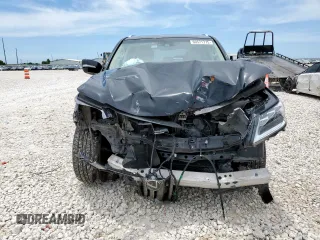 2017 Lexus LX 570 with VIN JTJHY7AX1H4227084, listed as a Copart auction lot 60571775 with 118,085 mi miles and Salvage title. Bid and sale history available at DreamBid. Image 5.