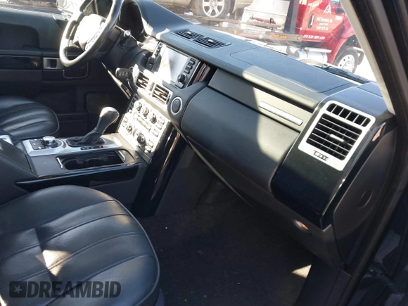2008 Land Rover Range Rover SC z VIN SALMF13498A294517, wystawiony jako IAAI lot #41592692 z przebiegiem 111 239 mil mil oraz . Historia ofert i sprzedaży dostępna na DreamBid. Obrazek 5.