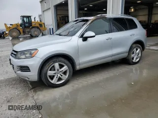 2013 Volkswagen Touareg Lux z VIN WVGEF9BP6DD002820, wystawiony jako Copart lot #59322775 z przebiegiem Nie podano mil oraz Szkoda całkowita • Salvage title. Historia ofert i sprzedaży dostępna na DreamBid. Obrazek 1.