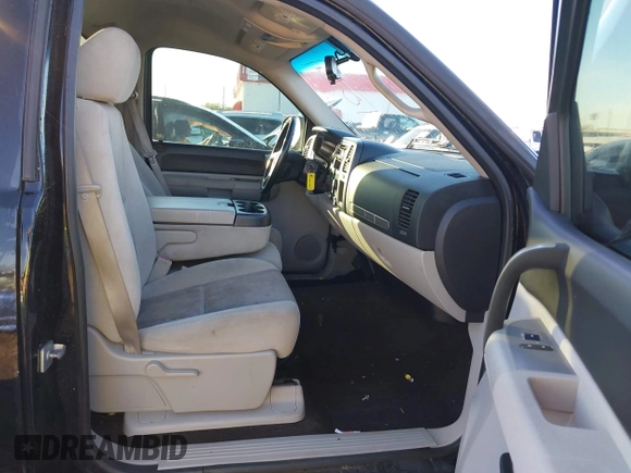 2009 Chevrolet Silverado 1500 with VIN 1GCEK24089Z112740, listed as a IAAI auction lot 40865985 with 209,446 mi miles and . Bid and sale history available at DreamBid. Image 5.