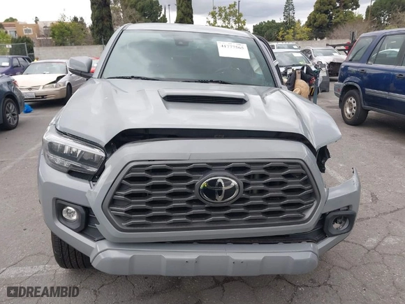 2020 Toyota Tacoma 2WD SR5 with VIN 3TMAZ5CNXLM136698, listed as a IAAI auction lot 41777565 with 53,041 mi miles. Bid and sale history available at carsss.com. Image 13.