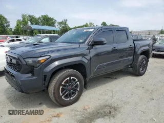 2024 Toyota Tacoma SR5 z VIN 3TMLB5JN2RM017259, wystawiony jako Copart lot #55850015 z przebiegiem 29 596 mil mil oraz Szkoda całkowita • Salvage title. Historia ofert i sprzedaży dostępna na DreamBid. Obrazek 1.