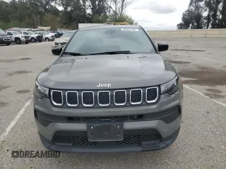 2023 Jeep Compass Sport z VIN 3C4NJDAN8PT516673, wystawiony jako Copart lot #50923195 z przebiegiem 84 875 mil mil oraz Szkoda całkowita • Salvage title. Historia ofert i sprzedaży dostępna na DreamBid. Obrazek 5.