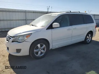 2011 Volkswagen Routan SE z VIN 2V4RW3DG5BR739944, wystawiony jako Copart lot #56787495 z przebiegiem 84 932 mil mil oraz Szkoda całkowita • Salvage title. Historia ofert i sprzedaży dostępna na DreamBid. Obrazek 1.