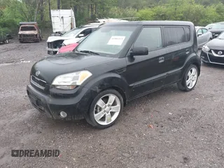 2010 Kia Soul + with VIN KNDJT2A24A7043661, listed as a IAAI auction lot 41981313 with 69,600 mi miles. Bid and sale history available at carsss.com. Image 2.