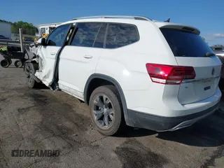 2018 Volkswagen Atlas SE with VIN 1V2CR2CAXJC548220, listed as a IAAI auction lot 41983957 with 118,371 mi miles and . Bid and sale history available at DreamBid. Image 3.