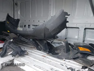 2024 Ford Transit Cargo z VIN 1FTBR1C84RKA32473, wystawiony jako IAAI lot #42438142 z przebiegiem 40 817 mil mil oraz . Historia ofert i sprzedaży dostępna na DreamBid. Obrazek 19.