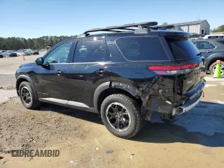 2023 Nissan Pathfinder SV z VIN 5N1DR3BD9PC230150, wystawiony jako Copart lot #48236025 z przebiegiem 25 498 mil mil oraz Szkoda całkowita • Salvage title. Historia ofert i sprzedaży dostępna na DreamBid. Obrazek 2.