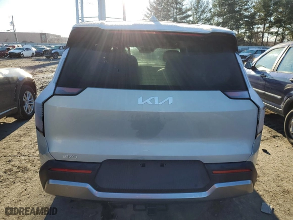 2024 Kia EV9 Light Long Range with VIN KNDAB5S19R6037382, listed as a Copart auction lot 85571274 with 3,123 mi miles and Salvage Title. Bid and sale history available at carsss.com. Image 6.