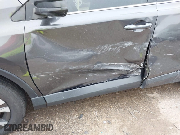 2017 Toyota RAV4 LE z VIN 2T3BFREV8HW667907, wystawiony jako IAAI lot #42130136 z przebiegiem 129 831 mil mil oraz . Historia ofert i sprzedaży dostępna na DreamBid. Obrazek 6.