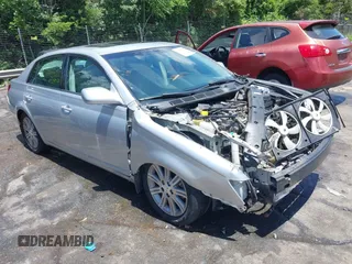 2007 Toyota Avalon XL z VIN 4T1BK36B77U218335, wystawiony jako IAAI lot #42547243 z przebiegiem 206 767 mil mil oraz . Historia ofert i sprzedaży dostępna na DreamBid. Obrazek 1.