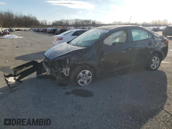 2015 Chevrolet Sonic LS z VIN 1G1JA5SG9F4128675, wystawiony jako Copart lot #88604995 z przebiegiem 124 289 mil mil oraz Szkoda całkowita • Salvage title. Historia ofert i sprzedaży dostępna na DreamBid. Obrazek 1.