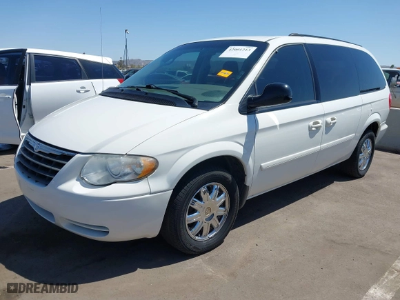 2005 Chrysler Town & Country LX with VIN 2C4GP44R25R194828, listed as a IAAI auction lot 42001213 with 118,716 mi miles. Bid and sale history available at carsss.com. Image 17.