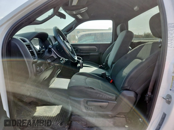 2021 Ram 2500 Tradesman z VIN 3C6MR4AJ6MG554142, wystawiony jako Copart lot #65013125 z przebiegiem 117 905 mil mil oraz Czysty tytuł • Clean title. Historia ofert i sprzedaży dostępna na DreamBid. Obrazek 7.