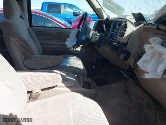 1998 GMC Suburban with VIN 1GKEC16RXWJ731468, listed as a IAAI auction lot 41945613 with 236,854 mi miles. Bid and sale history available at carsss.com. Image 5.