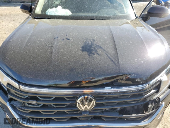 2024 Volkswagen Atlas SEL Premium R-Line with VIN 1V2FR2CA5RC600331, listed as a Copart auction lot 55237615 with 13,796 mi miles and Salvage title. Bid and sale history available at DreamBid. Image 12.