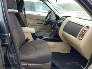 2008 Mazda Tribute Touring with VIN 4F2CZ02ZX8KM25983, listed as a IAAI auction lot 42122836 with 148,080 mi miles. Bid and sale history available at carsss.com. Image 5.