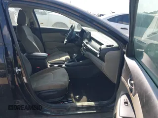 2020 Kia Forte LXS z VIN 3KPF24AD4LE171018, wystawiony jako IAAI lot #42130798 z przebiegiem 206 004 mil mil oraz . Historia ofert i sprzedaży dostępna na DreamBid. Obrazek 5.