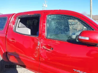 2014 Toyota Tacoma with VIN 5TFLU4EN5EX084179, listed as a IAAI auction lot 41398902 with 93,890 mi miles. Bid and sale history available at carsss.com. Image 6.