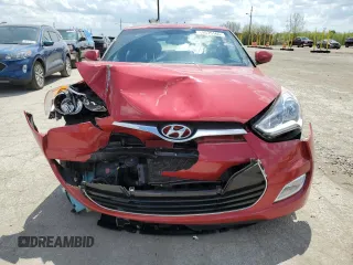 2016 Hyundai Veloster z VIN KMHTC6ADXGU270540, wystawiony jako Copart lot #54575165 z przebiegiem 122 606 mil mil oraz Szkody całkowita. Historia ofert i sprzedaży dostępna na DreamBid. Obrazek 5.
