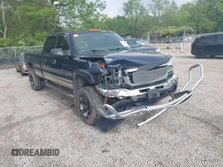 2005 GMC Sierra 3500 DRW SL z VIN 1GTHK33295F820562, wystawiony jako IAAI lot #42247435 z przebiegiem 185 087 mil mil oraz . Historia ofert i sprzedaży dostępna na DreamBid. Obrazek 1.