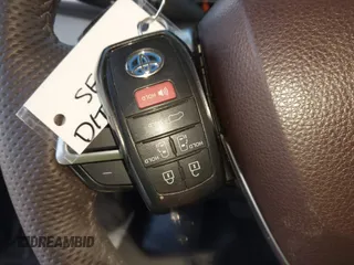 2024 Toyota Sienna Platinum z VIN 5TDESKFC6RS124975, wystawiony jako IAAI lot #41476741 z przebiegiem 15 603 mil mil oraz . Historia ofert i sprzedaży dostępna na DreamBid. Obrazek 11.