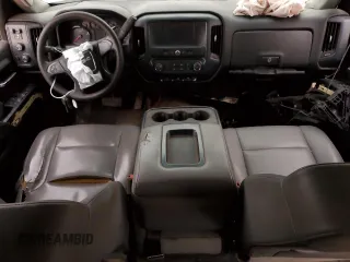 2018 GMC Sierra 2500HD z VIN 1GT12REY5JF232769, wystawiony jako Copart lot #82141064 z przebiegiem Nie podano mil oraz Szkoda całkowita • Salvage title. Historia ofert i sprzedaży dostępna na DreamBid. Obrazek 8.