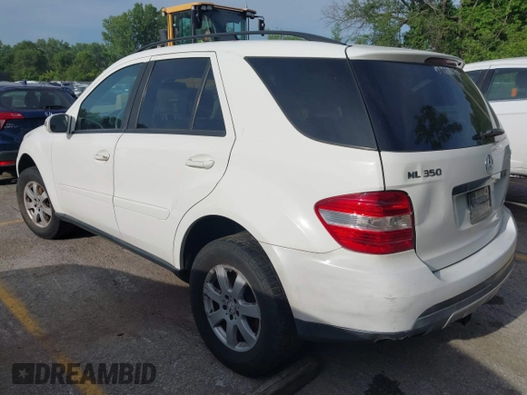 2006 Mercedes-Benz M 350 with VIN 4JGBB86E56A109010, listed as a IAAI auction lot 42236038 with Not Provided miles and . Bid and sale history available at DreamBid. Image 3.